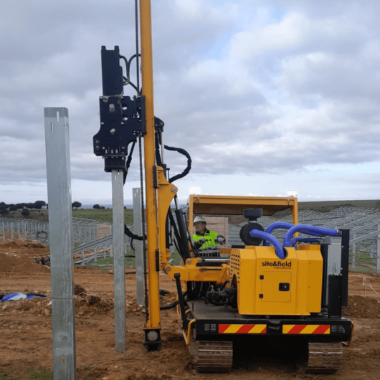 alquilar maquina hincadora de postes fotovoltaicos